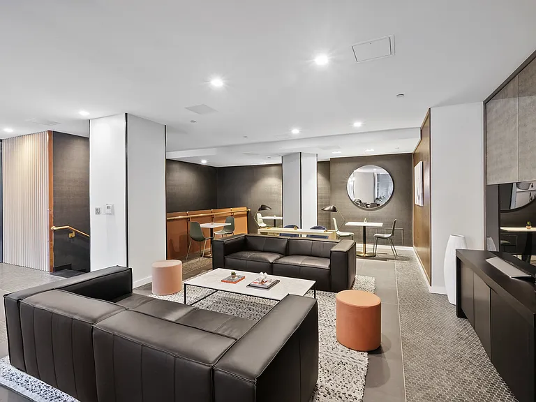 445 W 35th St #2M — Photo 14