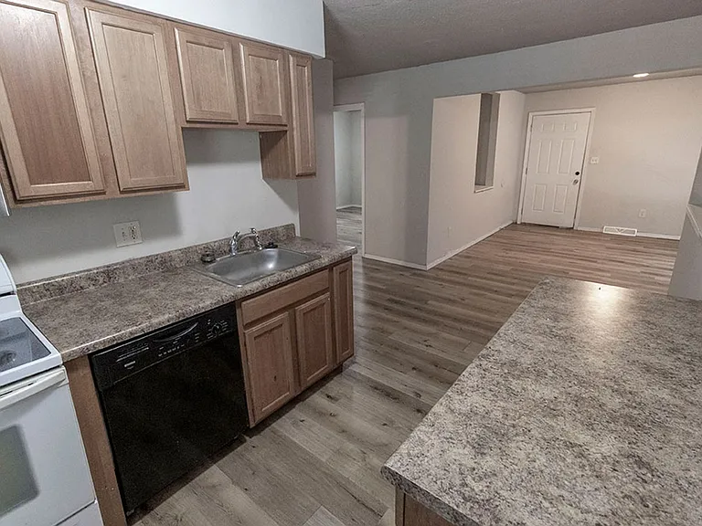 216 Wheaton Ct — Photo 7