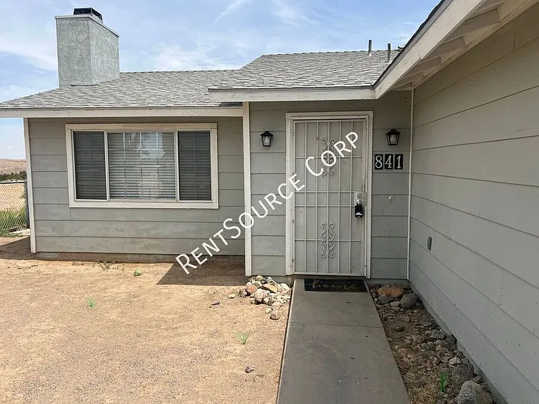 841 Chateau Way — Photo 4