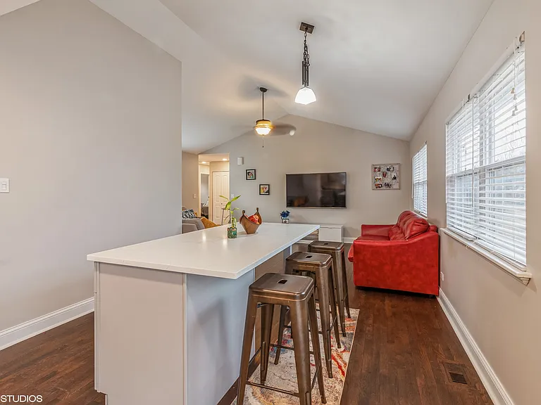 2043 University Dr — Photo 11