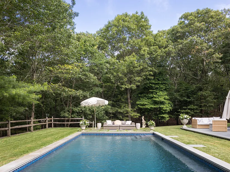 4 Fairway Dr — Photo 16