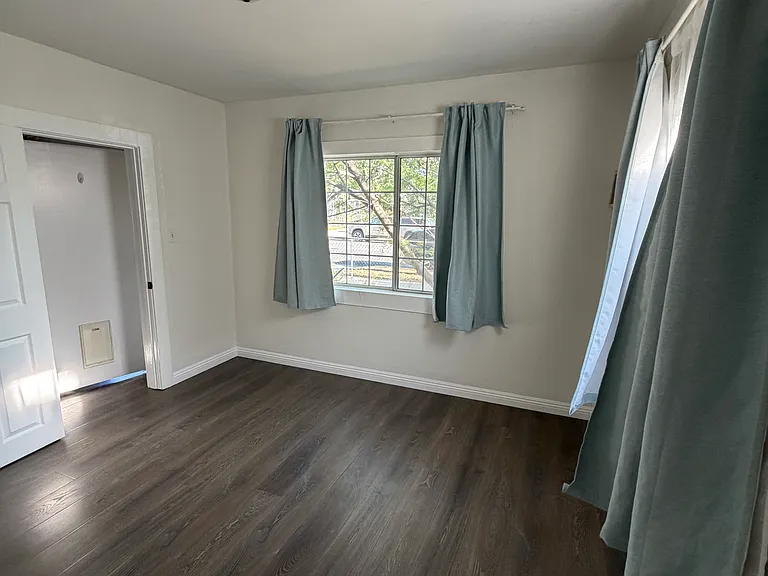 2033 Yosemite Dr — Photo 5