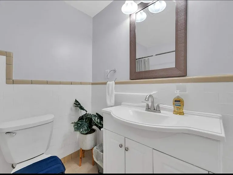 34 Sanderson St — Photo 4