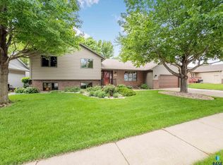 601 N Sandberg Dr, Sioux Falls, SD 57110