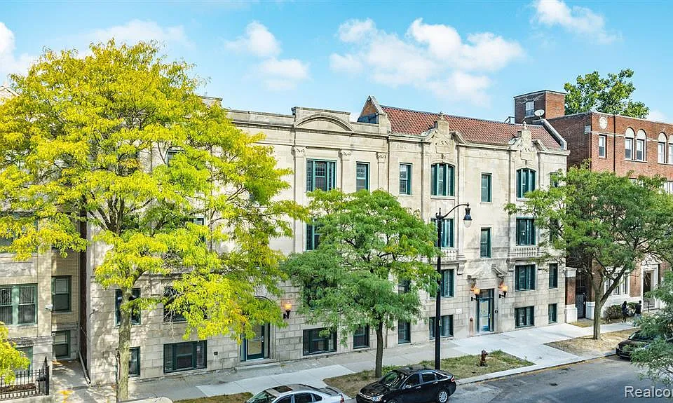 100 Seward St #212