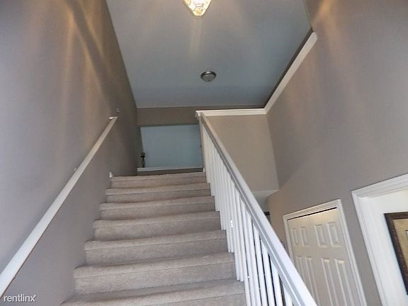 5th image of 35053 Windsor Dr