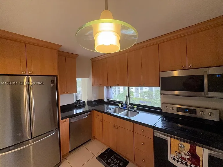 16919 N Bay Rd #507 — Photo 11