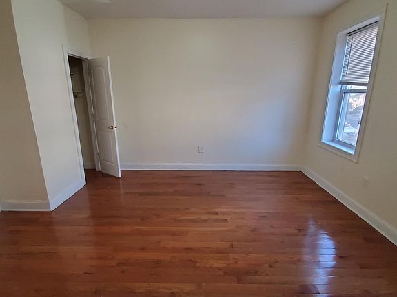 4th image of 11-15 Gifford Ave #1F