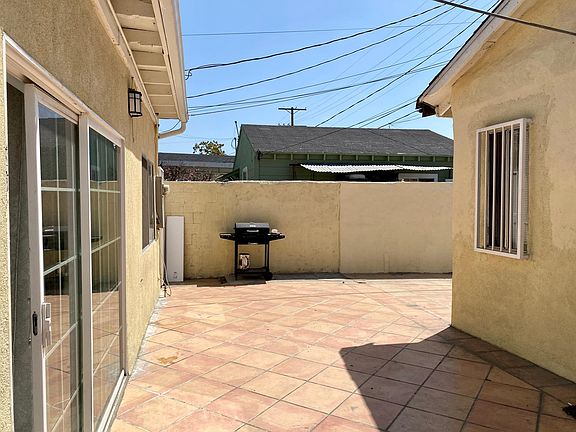 2nd image of 1722 W 59th Pl