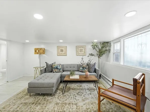 283 Griffith Street image 9 of 29