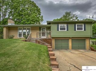 4022 Parkview Dr, Omaha, NE 68134