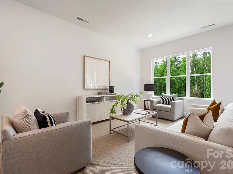 3423 Holabird Ln — Photo 24