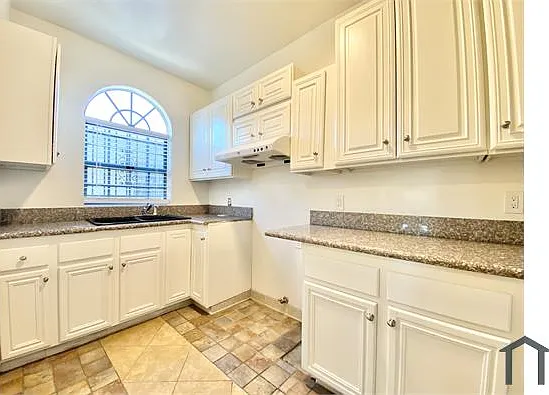1328 E 21st St #B — Photo 7