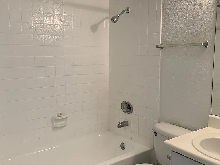 Emerald Cove Apartments — Photo 101