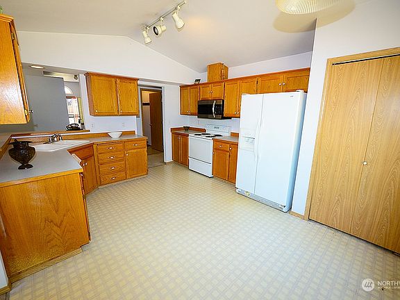 4th image of 14604 20th Avenue Ct E