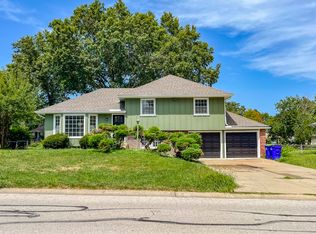 812 NE Mulberry St, Lees Summit, MO 64086