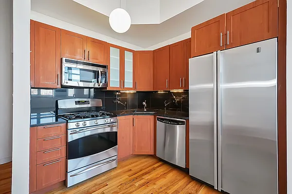 Sold by Avenue Sotheby's International Realty | media 12