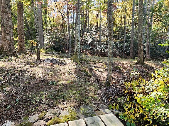 3rd image of 947 Valley End Rd