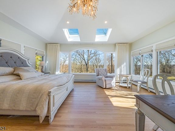 2nd image of 29 Candace Ln