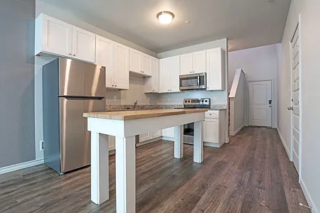 3 bed, 2.5 bath, 1400 sqft, $1,799 — Photo 1