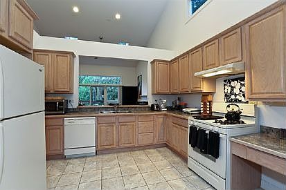 3rd image of 1323 Rosewood Ct