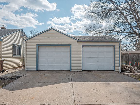 3rd image of 6202 Pleasant Ave