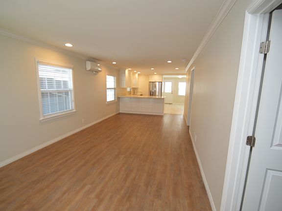 4th image of 494 E Providencia Ave