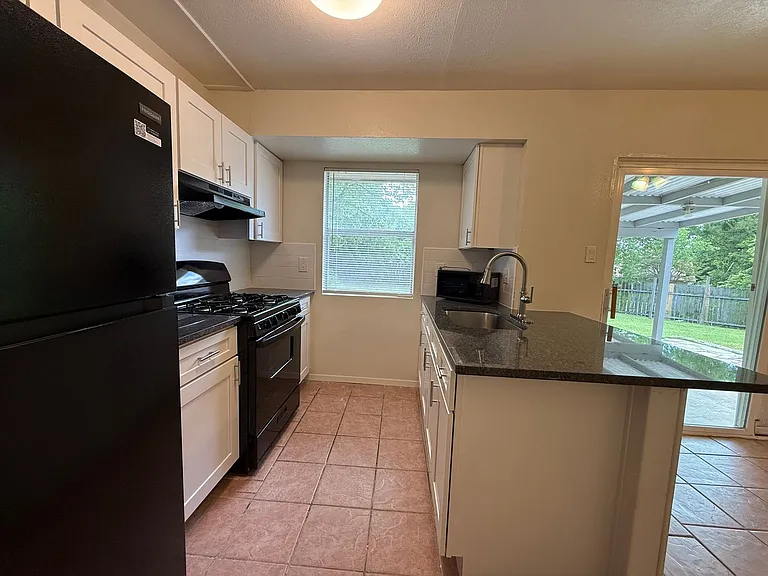 1109 Village Green Dr — Photo 7