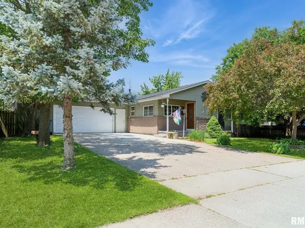 1445 Lawrence Ave, Camanche, IA 52730