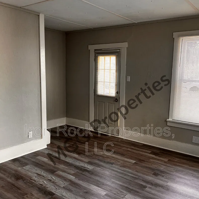 2 bed, 1.0 bath, $1,275 — Photo 3