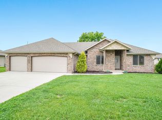 4540 Somerset Dr, Brookline, MO 65619