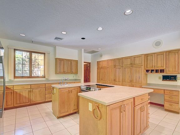 3rd image of 9033 Winding Woods Dr