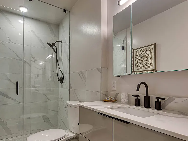 Cary Floorplan Luxurious Bathroom