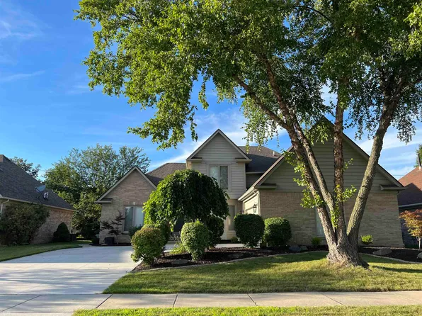 16301 Haverhill Dr, Macomb, MI 48044