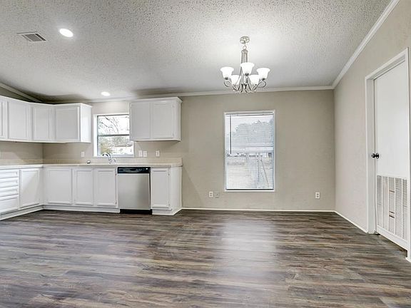 3rd image of 30926 Sweetbriar Ln