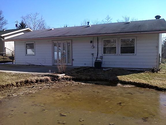 4th image of 9627 Manhattan Dr