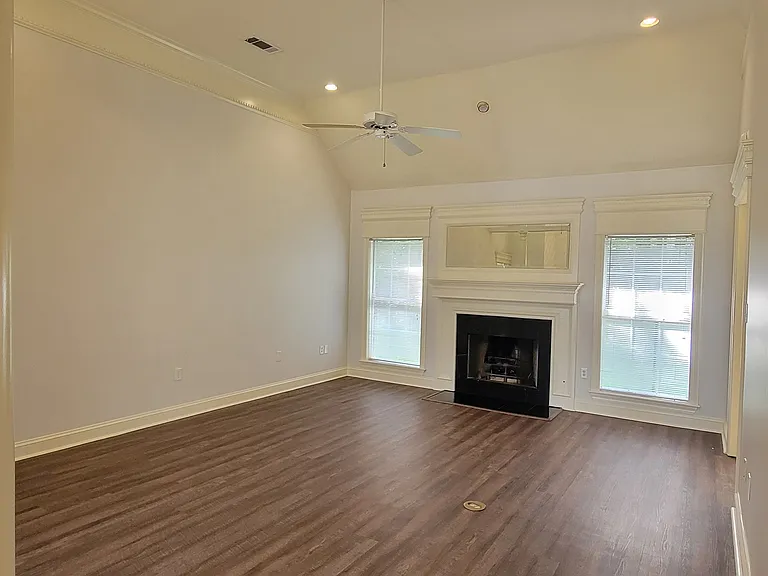 516 Windsor Dr — Photo 14