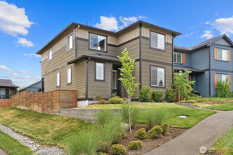 3rd image of 18774 Edmunds Court E