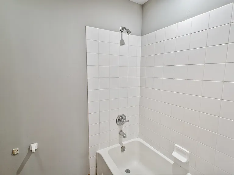 678 Zachary Dr — Photo 15