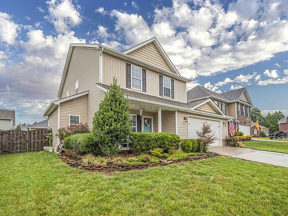 2nd image of 1525 Chariot Ln