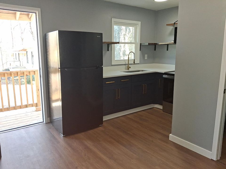 1st image of 107 Parkview Dr #B