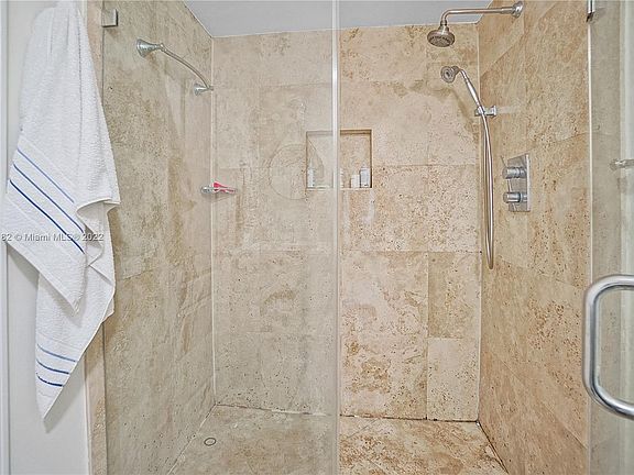 3rd image of 6901 Edgewater Dr APT 211