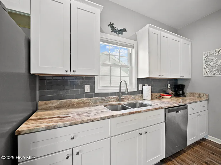 512 Hazelwood Dr — Photo 12