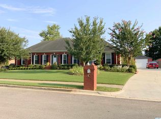 110 Redcliffe Dr, Huntsville, AL 35806