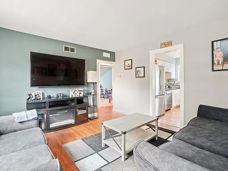 3747 Henry Ave — Photo 3