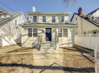 18849 Quencer Rd, Saint Albans, NY 11412