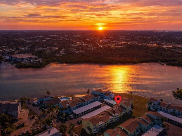 1 Windrush Blvd APT 19, Indian Rocks Beach, FL 33785