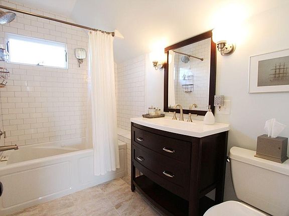 Master Bath- Jetted Tub