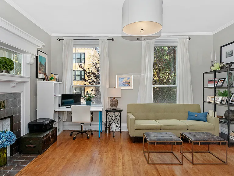 4022 N Clarendon Ave #201 — Photo 2