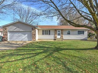 206 Carmi Ct, Cerro Gordo, IL 61818